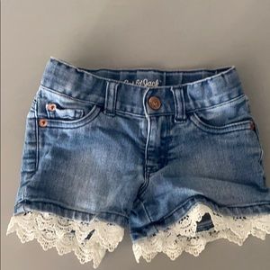 4T girls denim shorts with ruffle detail.
